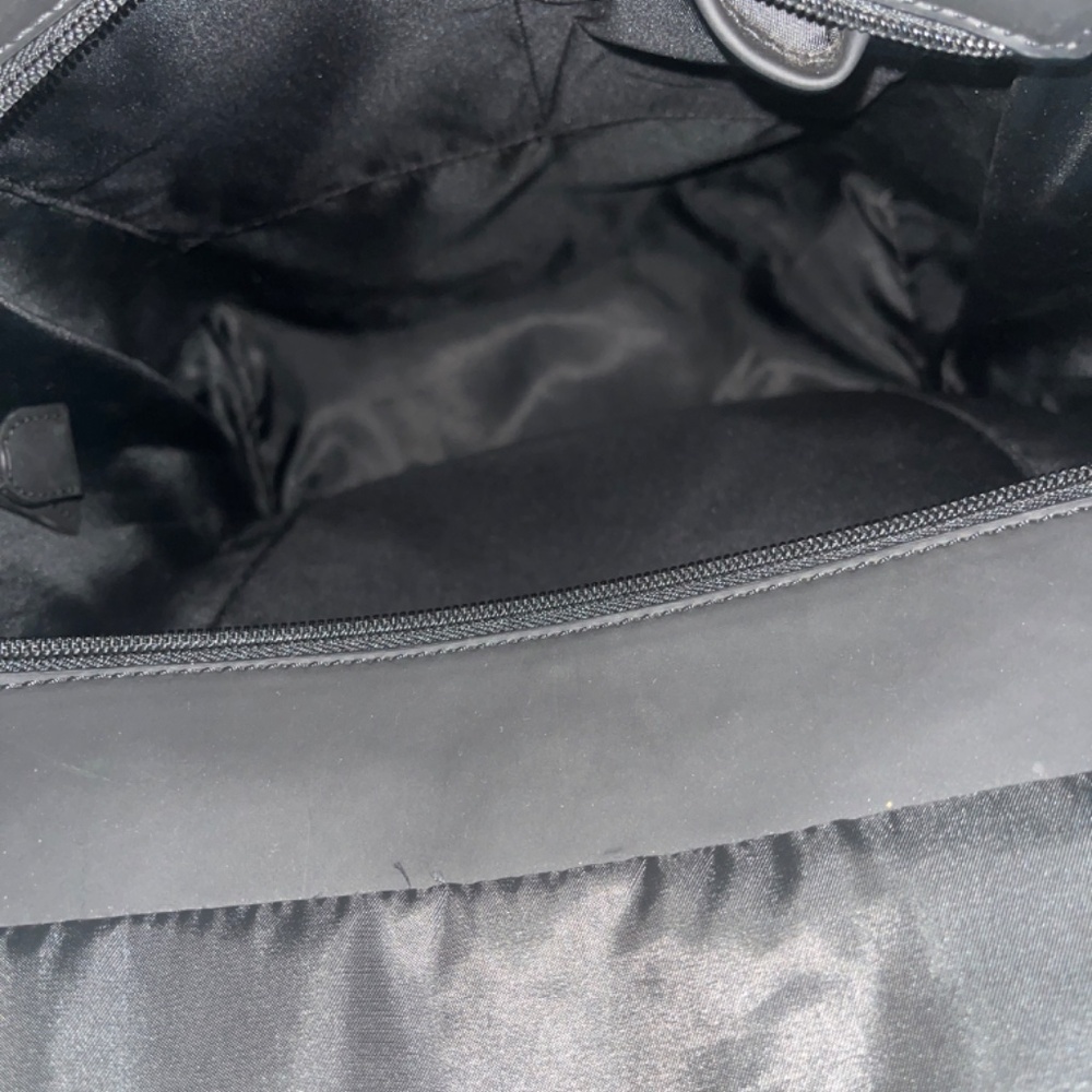 GUESS BACKPACK - Picture 2 of 3